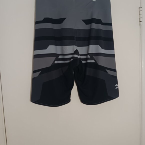Mizuno board short xs gray black stripe  stretch surf  swim gym  training USA - Picture 5 of 7